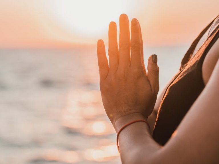Mehr über den Artikel erfahren Was bedeutet eigentlich Namaste?